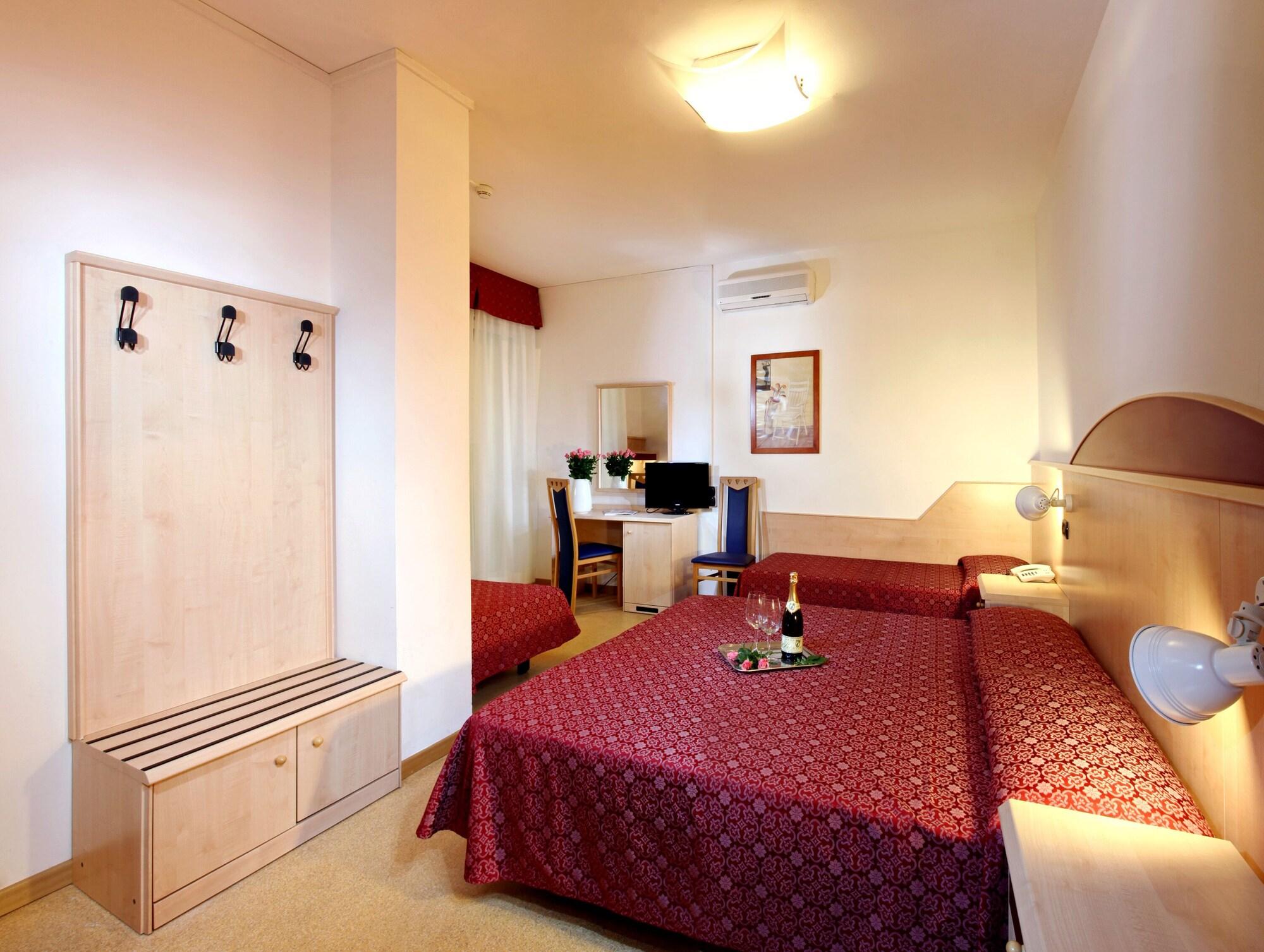 Hotel Regina Λινιάνο Σαμπιαντόρο Εξωτερικό φωτογραφία